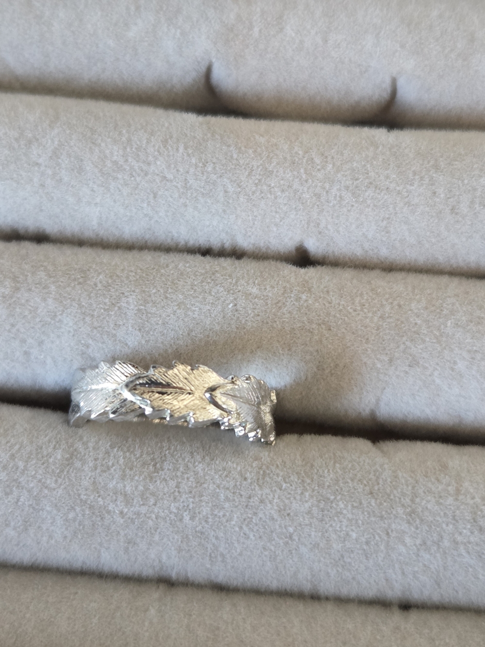Silver Leaf Pattern Women’s Ring